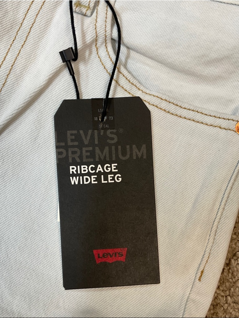 Light Wash Levi’s Ribcage Wide Leg Jeans - Size 27x32 - Picture 5 of 6